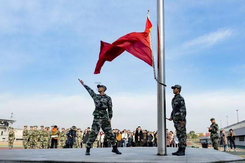 畅谈心声,畅游如何评价电影《黄金罗盘》?电影中有哪些值得隐藏的暗喻?